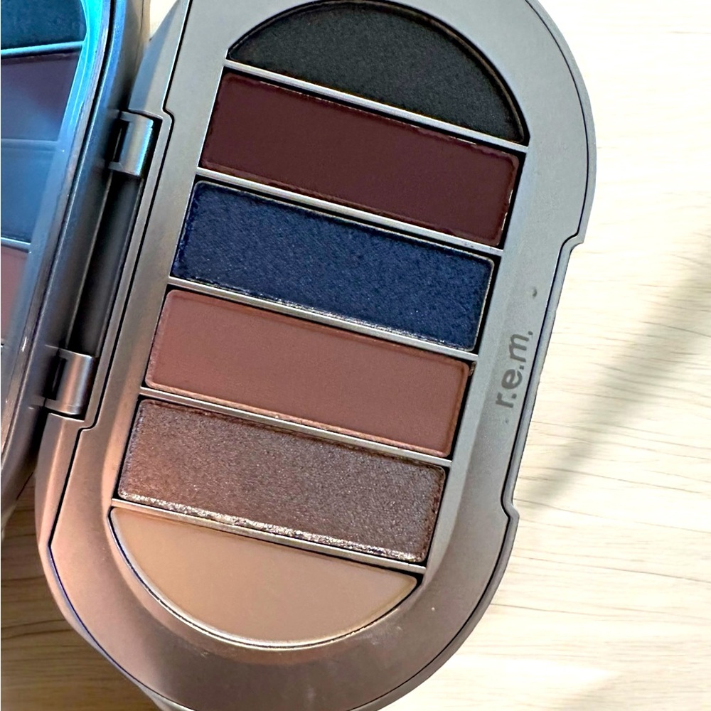 REM midnight snack magnetic pallet.